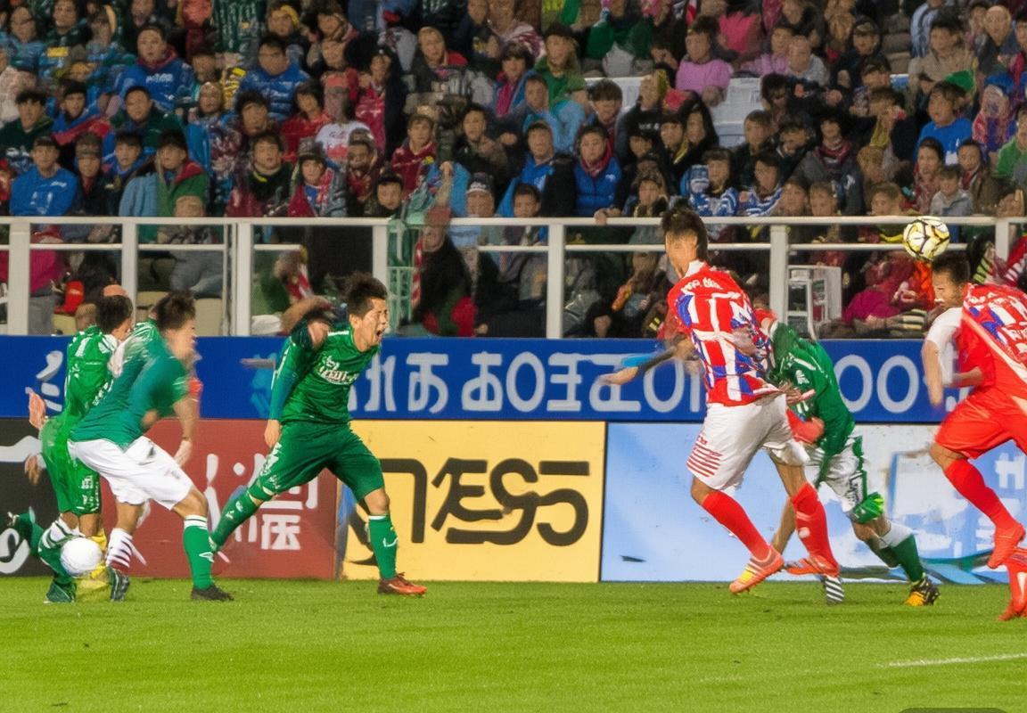 2017中超巅峰对决：上港亚泰激战火花四溅回顾(图1)